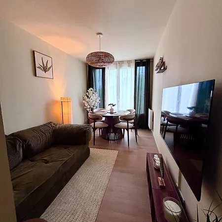 Apartment Elegant T2 100m De La